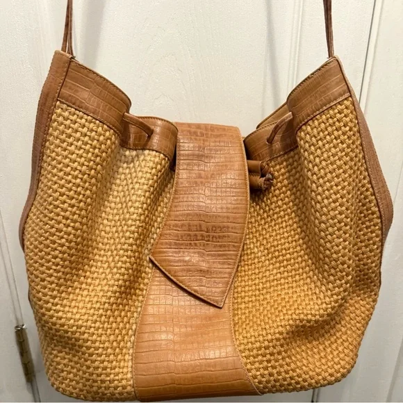Bally Chic Tan Woven Leather Hobo Bag - Picture 2 of 9